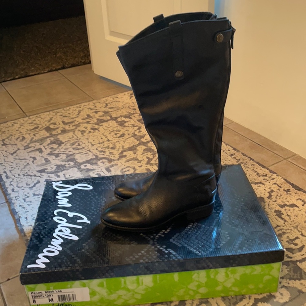 Knee high boots in excellent condition
